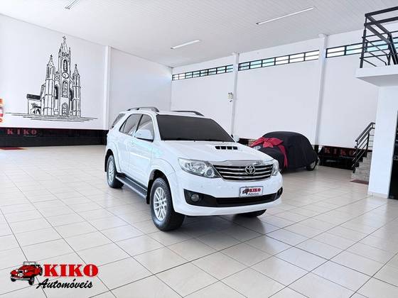 TOYOTA HILUX SW4 3.0 SRV 4X4 7 LUGARES 16V TURBO INTERCOOLER DIESEL 4P AUTOMÁTICO TOYOTA HILUX SW4 3.0 SRV 4X4 7 LUGARES 16V TURBO INTERCOOLER DIESEL 4P AUTOMÁTICO